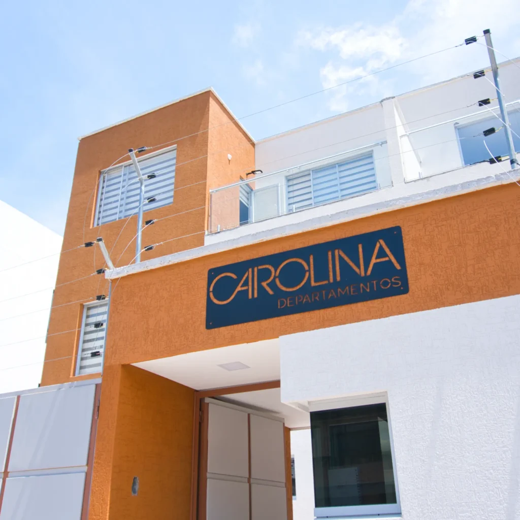 Vista de la fachada del edificio Carolina, ubicado en La Armenia, Valle de los Chillos. En el que se venden departamentos nuevos comercializados por Huasipichai